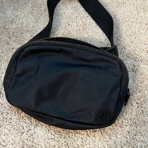 Lululemon everywhere belt bag - black